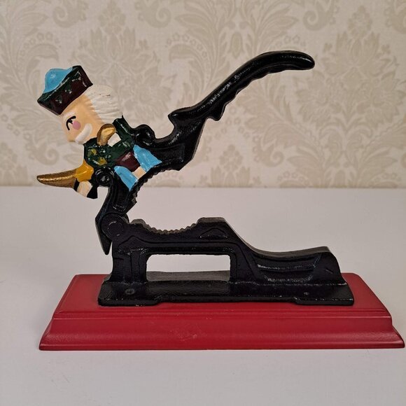Cast Iron Lever Nutcracker on Wooden Base Vintage - Picture 6 of 9